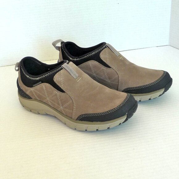 CLARKS Wave Walk Slip On Shoes WATERPROOF 6.5 - Picture 1 of 15
